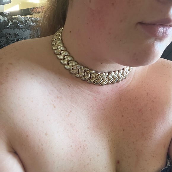 Gold choker - Picture 1 of 3